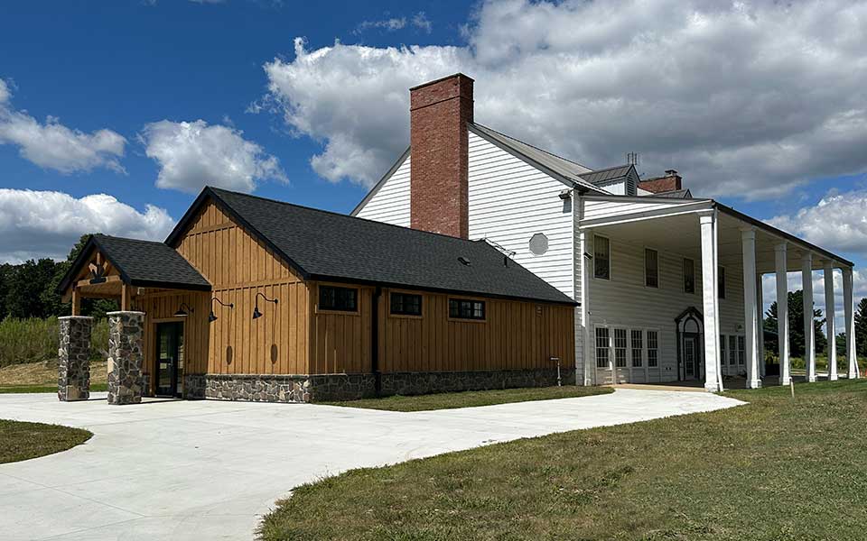 Tam-O'Shanter-Restroom building and sidewalk to Clubhouse